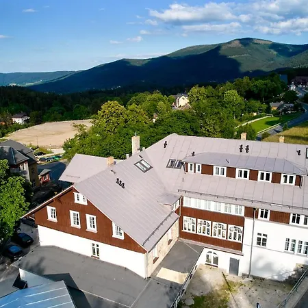 White R 카르파츠