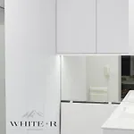شقة White R