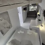 شقة White R