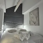 شقة White R *
