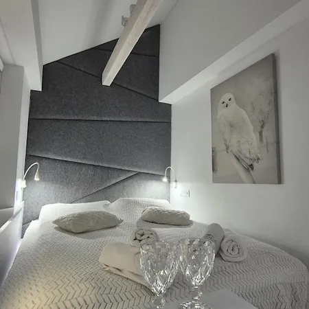 Apartment White R *